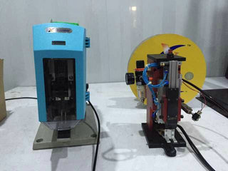 標(biāo)簽?zāi)z釘機(jī) plastic staple machine
