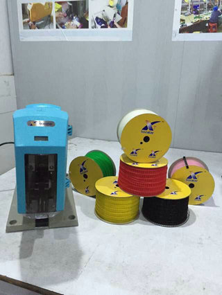 標(biāo)簽?zāi)z釘機